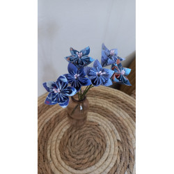 Bouquet de fleurs dans les tons violet / bleu