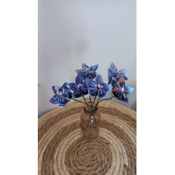 Bouquet de fleurs dans les tons violet / bleu