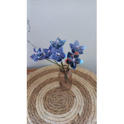 Bouquet de fleurs dans les tons violet / bleu