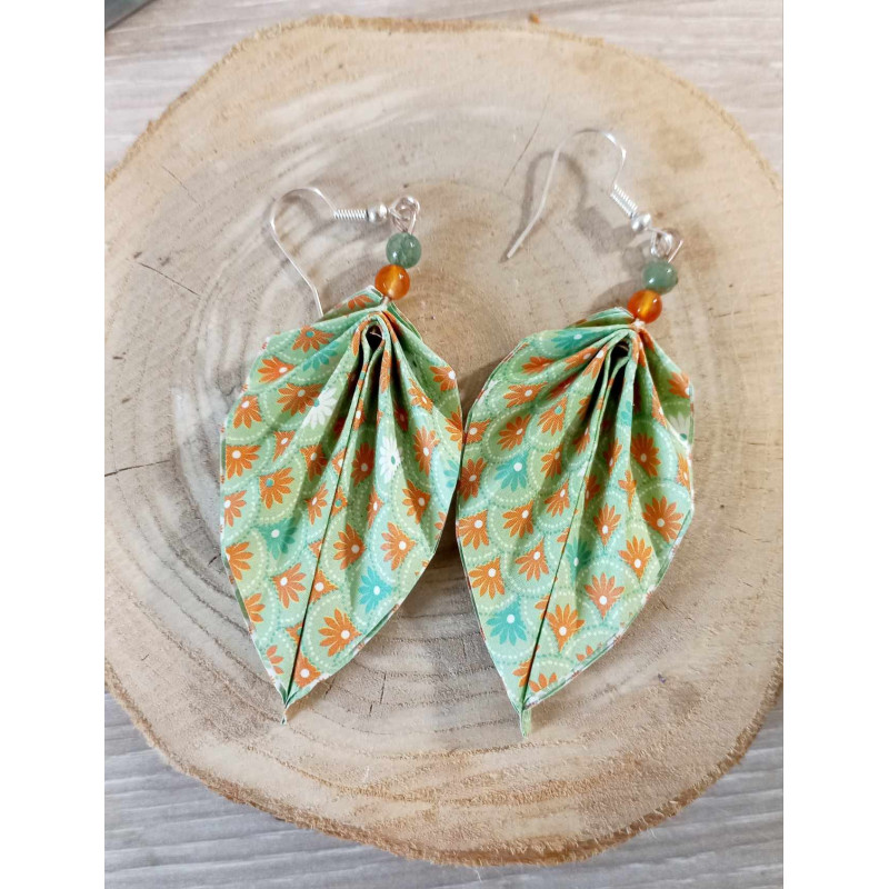 Boucles d'oreilles feuille verte clair fleur orange Boucles d'oreilles feuille verte clair fleur orange