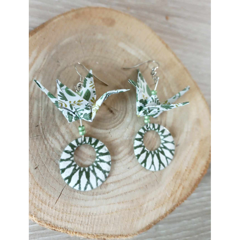 Boucles d'oreilles grue vert olive navette ovale Boucles d'oreilles grue vert olive navette ovale
