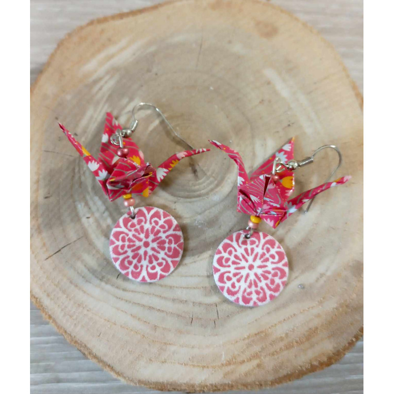 Boucles d'oreilles grue rose motif fleur Boucles d'oreilles grue rose motif fleur