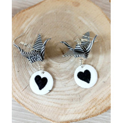 Boucles d'oreilles grue noir et blanche cœur