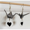 Boucles d'oreilles grue noir et blanche cœur