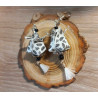 Boucles d'oreilles Fleur de lotus blanche petite feuille noire