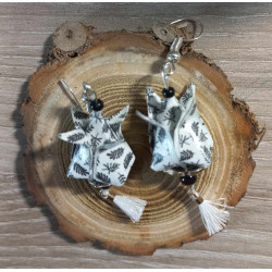 Boucles d'oreilles Fleur de lotus blanche petite feuille noire