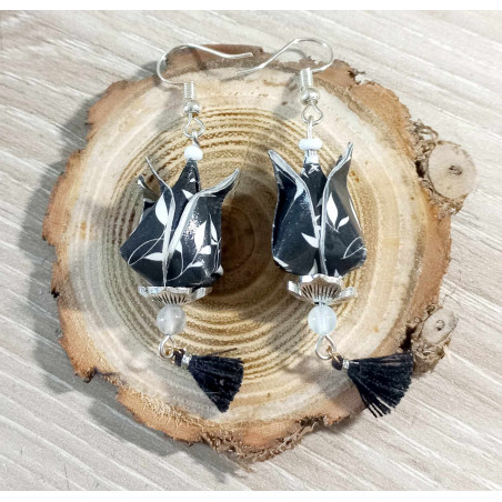 Boucles d'oreilles Fleur de lotus noire feuille blanche