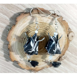 Boucles d'oreilles Fleur de lotus noire feuille blanche
