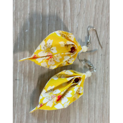 Boucles d'oreilles feuille jaune fleur de cerisier