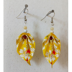 Boucles d'oreilles feuille jaune fleur de cerisier