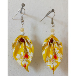 Boucles d'oreilles feuille jaune fleur de cerisier
