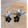 Boucles d'oreilles grue noir fleur d'hibiscus